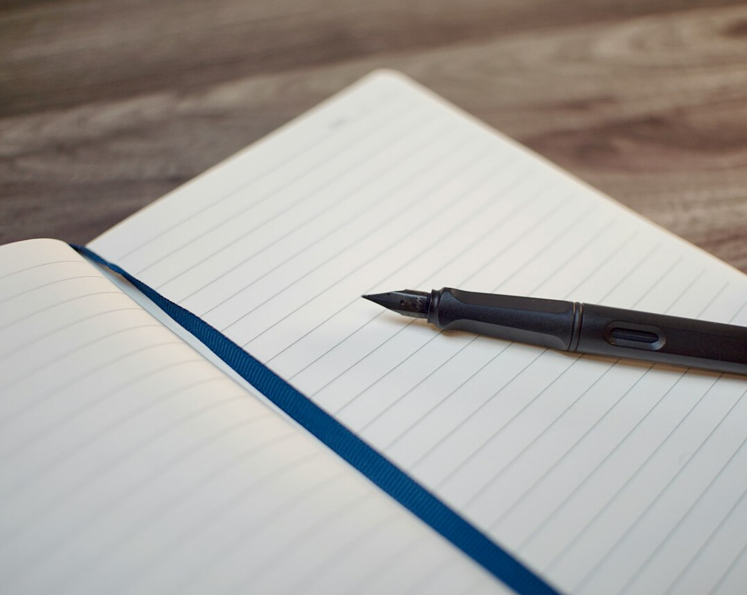 author writing multiple plot lines